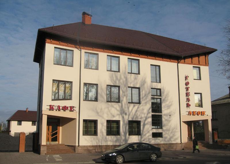 Готель Леон Novohrad-Volinszkij Kültér fotó